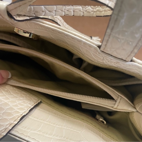 LIZ Claiborne, satchel hand bag FAUX ALLIGATOR LARGE CREAM short handles - Picture 13 of 16